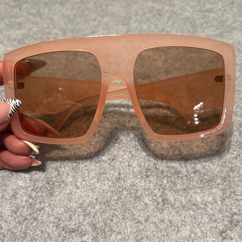 Chic Oversized Sunglasses - Peach